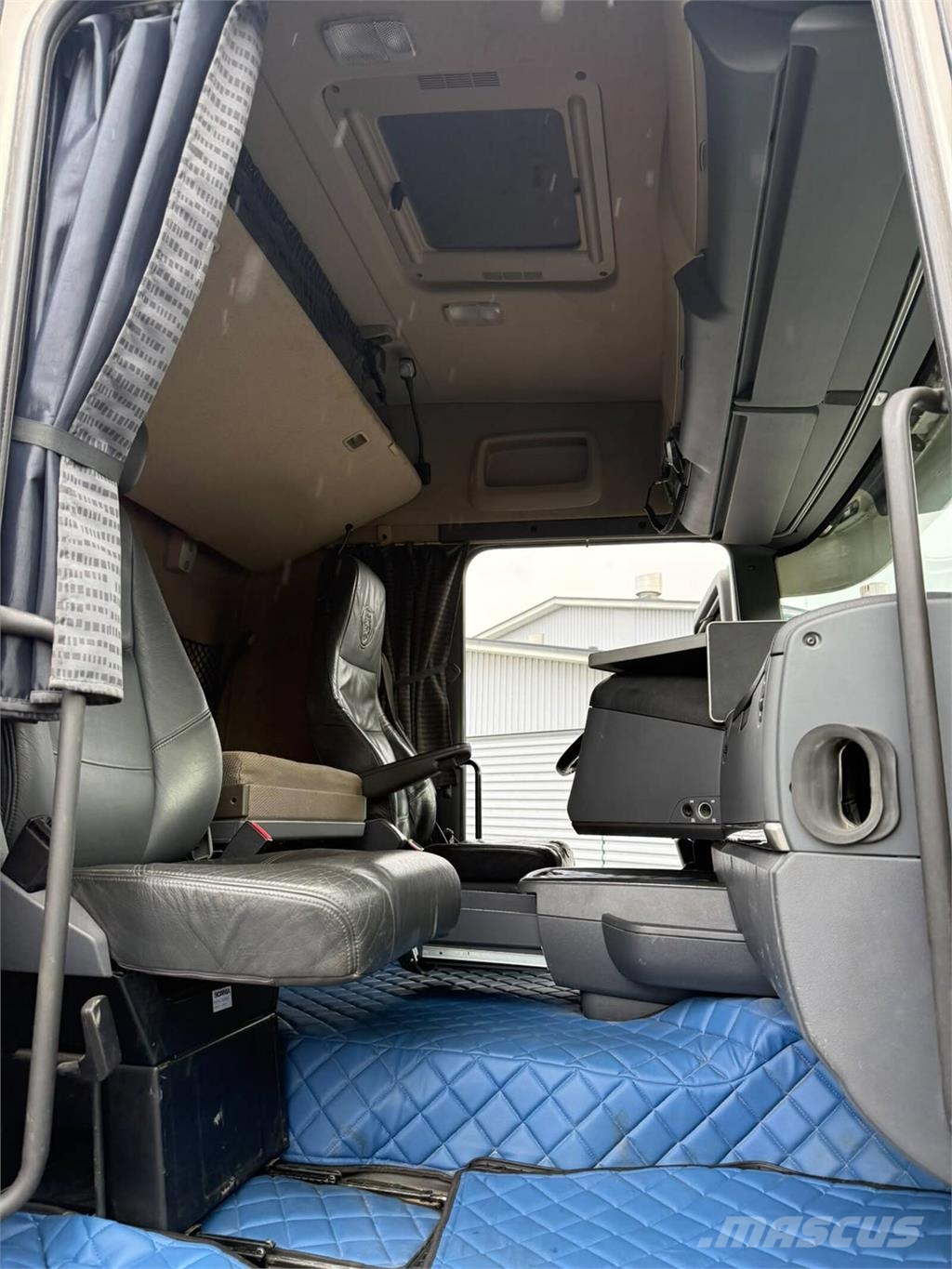 Scania R560 8x4 Kotalni prekucni tovornjaki