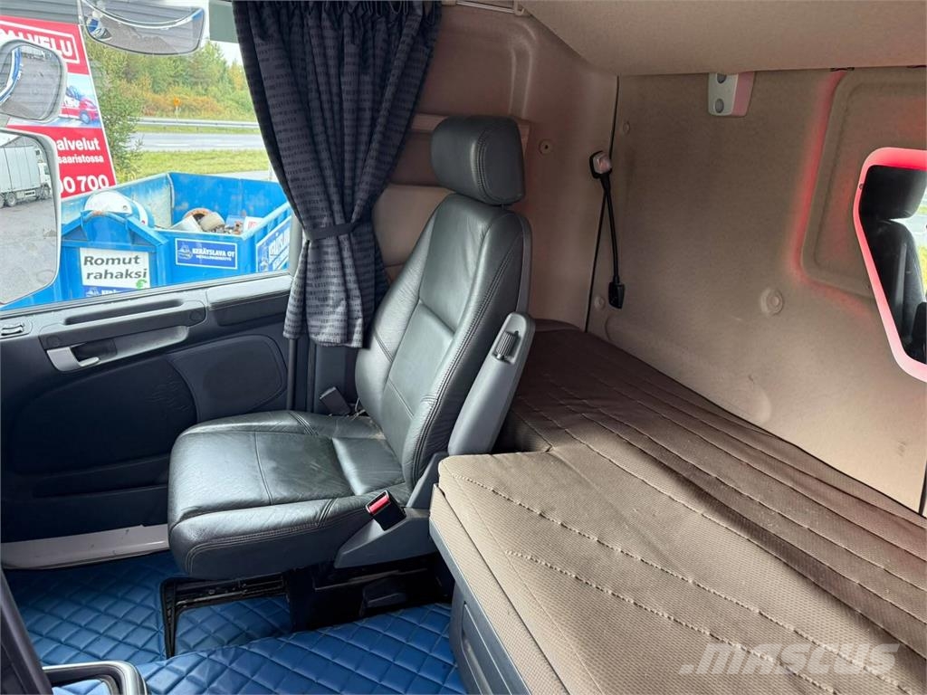 Scania R560 8x4 Kotalni prekucni tovornjaki