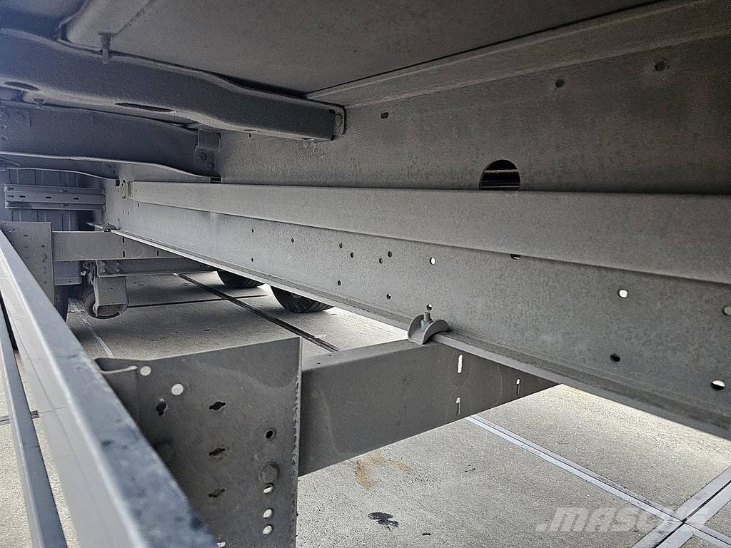 Schmitz Cargobull SCS 24/L LIFT AXLE Брезентови полуремаркета