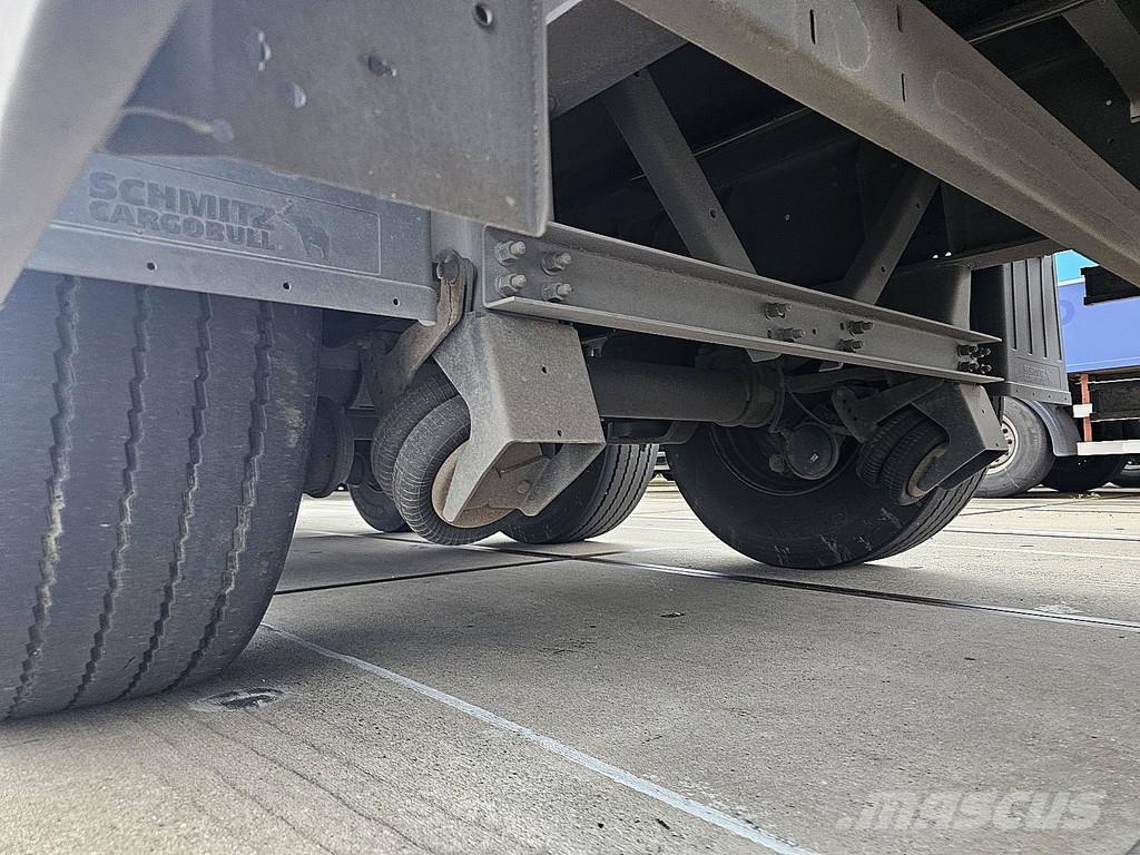 Schmitz Cargobull SCS 24/L LIFT AXLE Брезентови полуремаркета