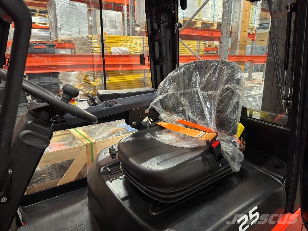 EP EFL253P Triplex 4800 Li-ion Electric forklifts