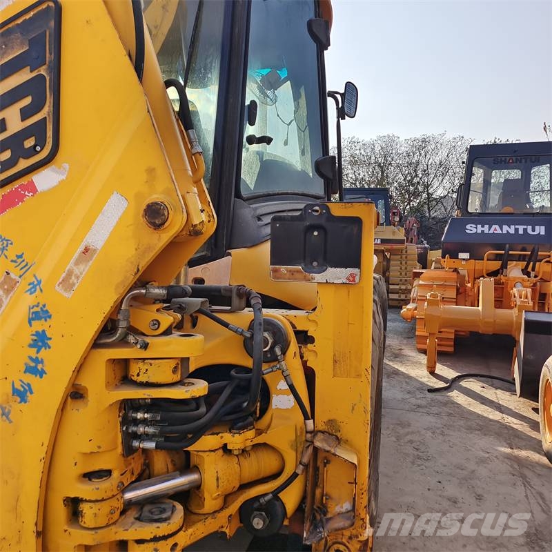 JCB 4cx with Powerful Engine in Stock Товарач със заден ексватор