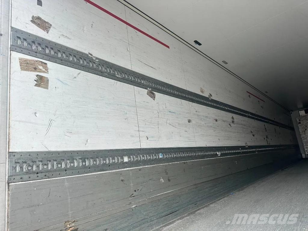 Schmitz Cargobull 3 AXLE CARRIER 1550 D/E Semirimorchi a temperatura controllata