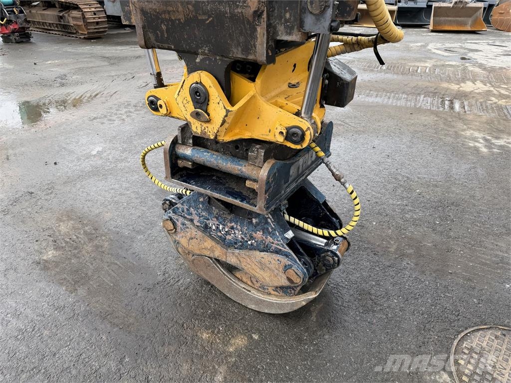 New Holland E235SRLC Гусеничні екскаватори