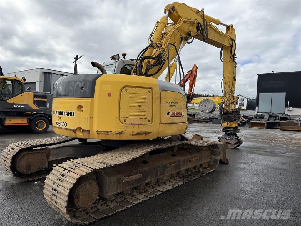 New Holland E235SRLC Гусеничні екскаватори