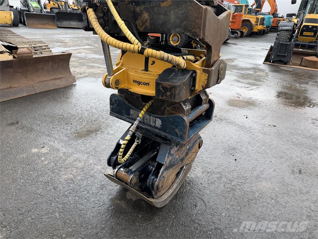 New Holland E235SRLC Гусеничні екскаватори