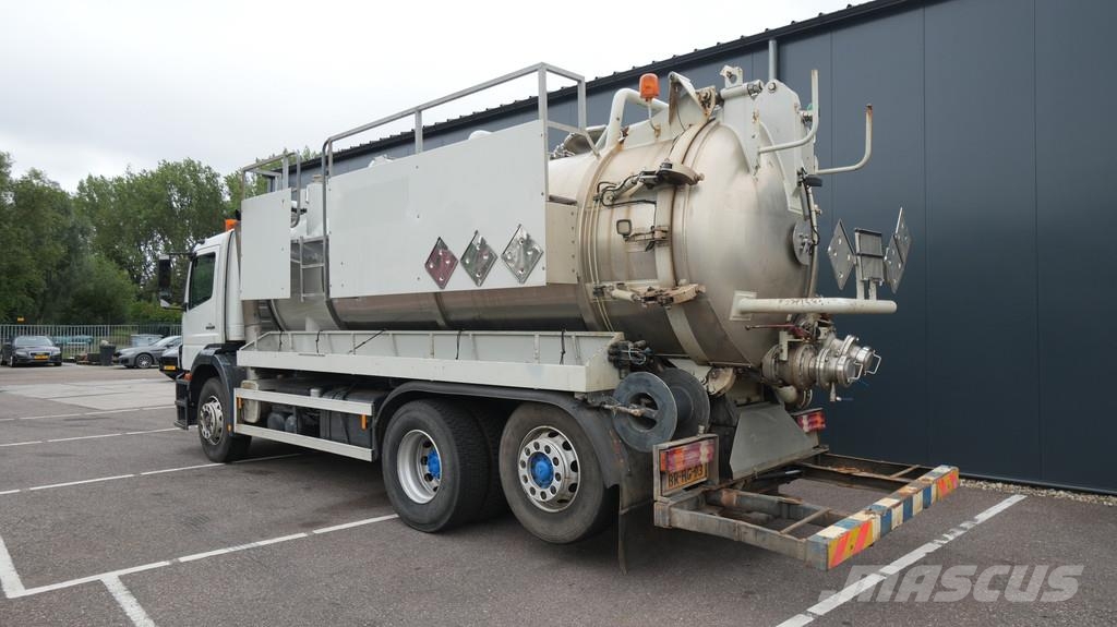 Mercedes-Benz AXOR 2728 6x2 vacuum suck and pressure tank 206.70 شاحنات مزدوجة / خلخلة