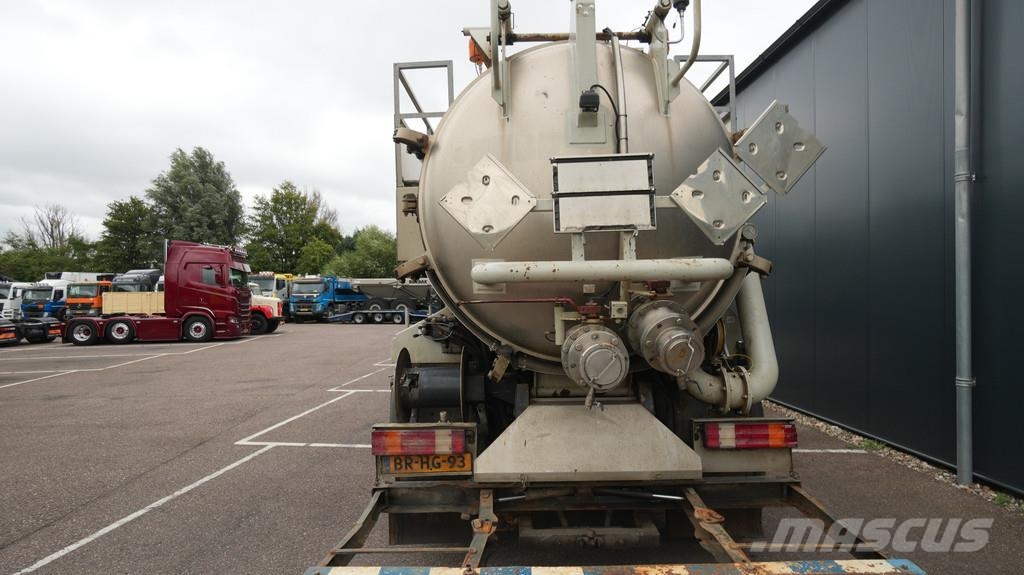 Mercedes-Benz AXOR 2728 6x2 vacuum suck and pressure tank 206.70 شاحنات مزدوجة / خلخلة