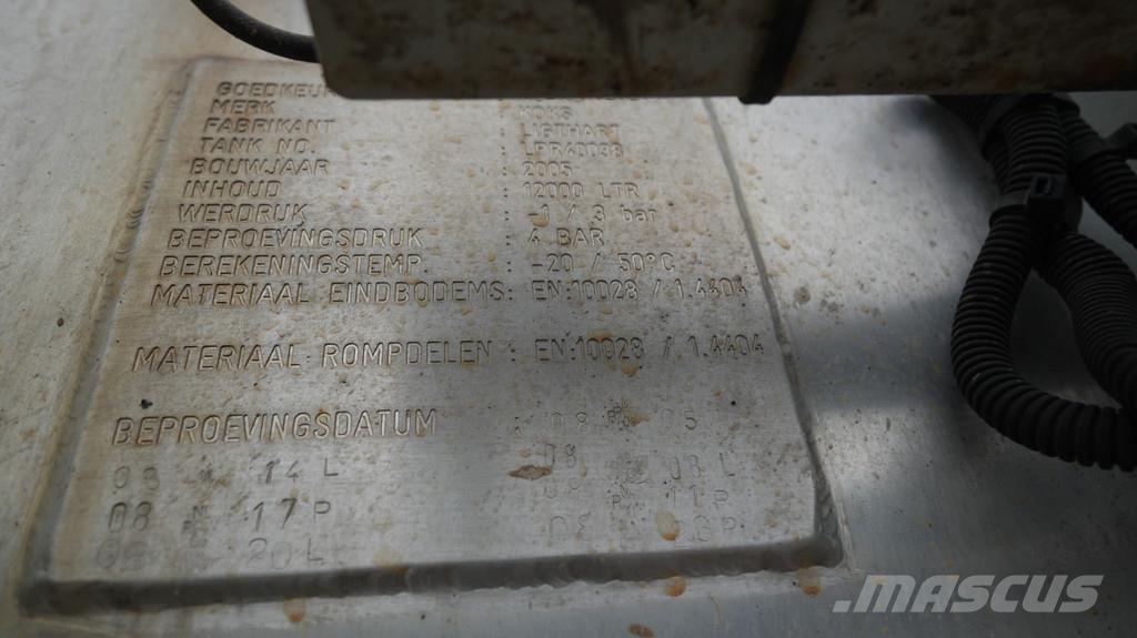 Mercedes-Benz AXOR 2728 6x2 vacuum suck and pressure tank 206.70 شاحنات مزدوجة / خلخلة