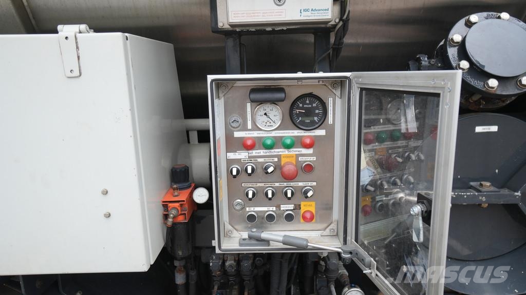 Mercedes-Benz AXOR 2728 6x2 vacuum suck and pressure tank 206.70 組合/真空油槽車