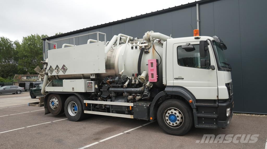 Mercedes-Benz AXOR 2728 6x2 vacuum suck and pressure tank 206.70 شاحنات مزدوجة / خلخلة