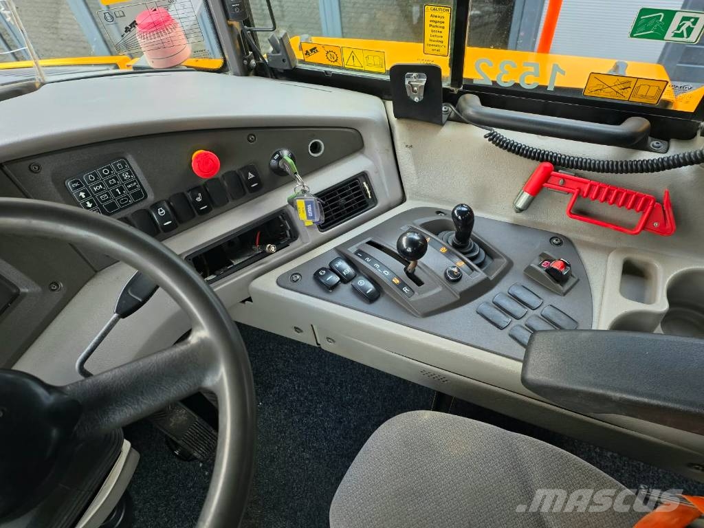 Volvo A30 G 연결식 홀러