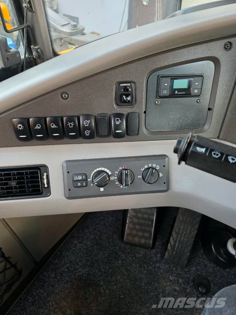 Volvo A30 G 연결식 홀러