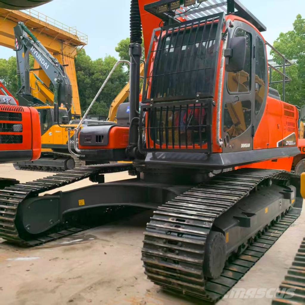 Doosan DX 225 Raupenbagger