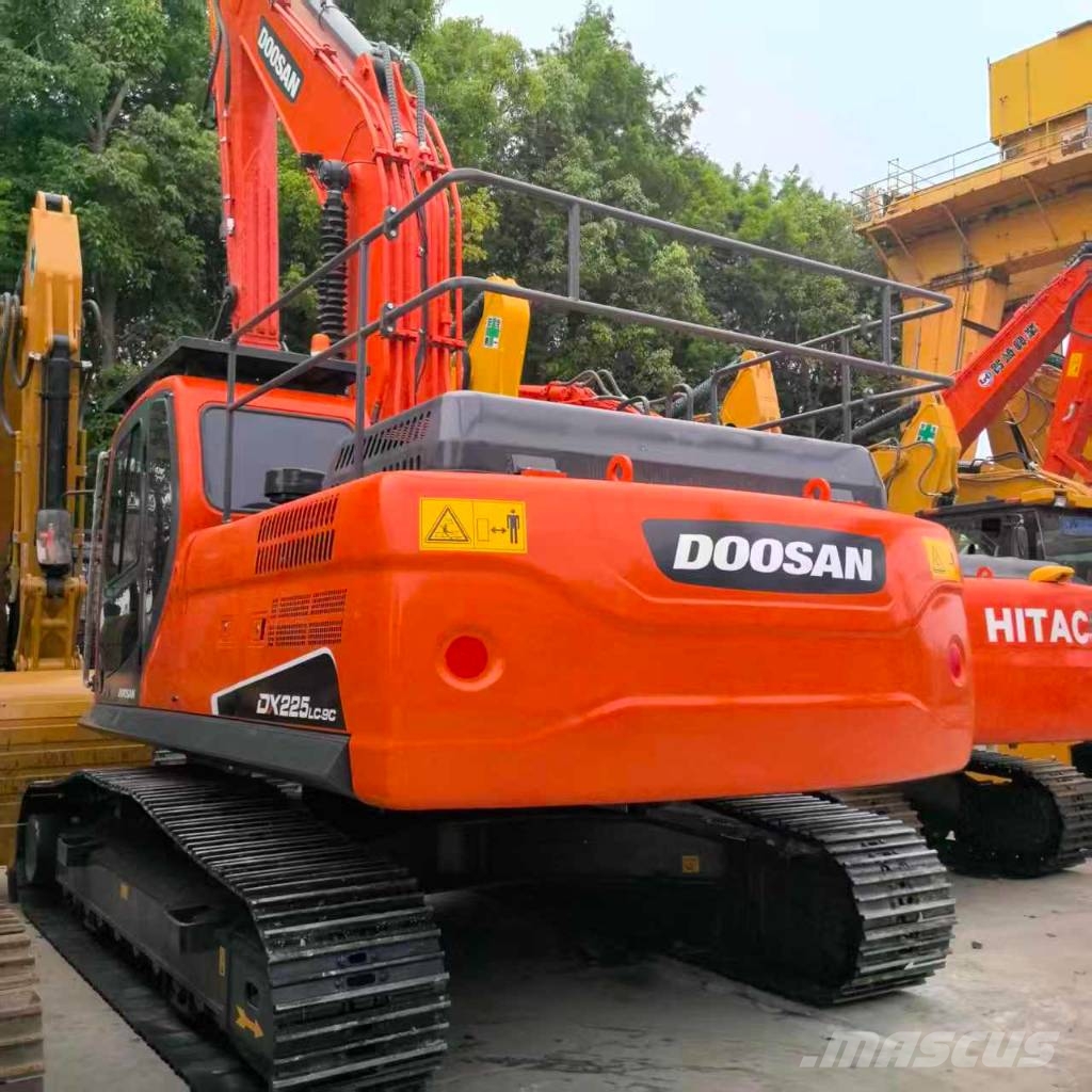 Doosan DX 225 Raupenbagger
