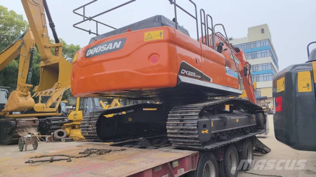 Doosan DX 225 Raupenbagger