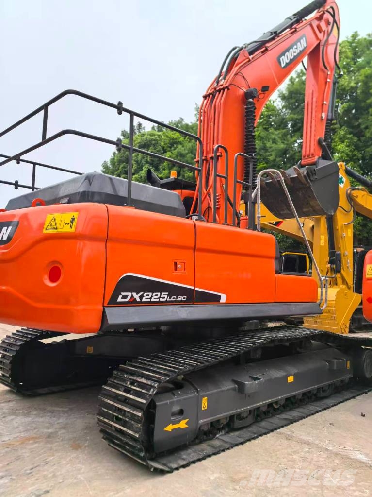 Doosan DX 225 Raupenbagger