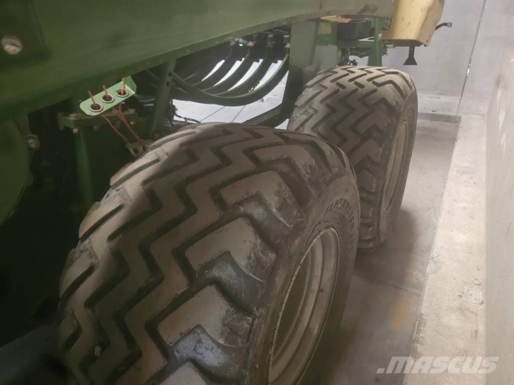 Krone Big Pack 4x4 Kanttipaalaimet