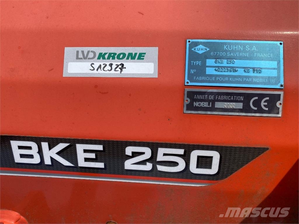 Kuhn BKE 250 معدات العناية بالأرض - غير ذلك