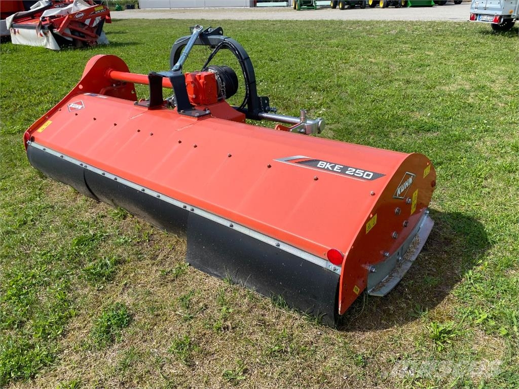 Kuhn BKE 250 معدات العناية بالأرض - غير ذلك