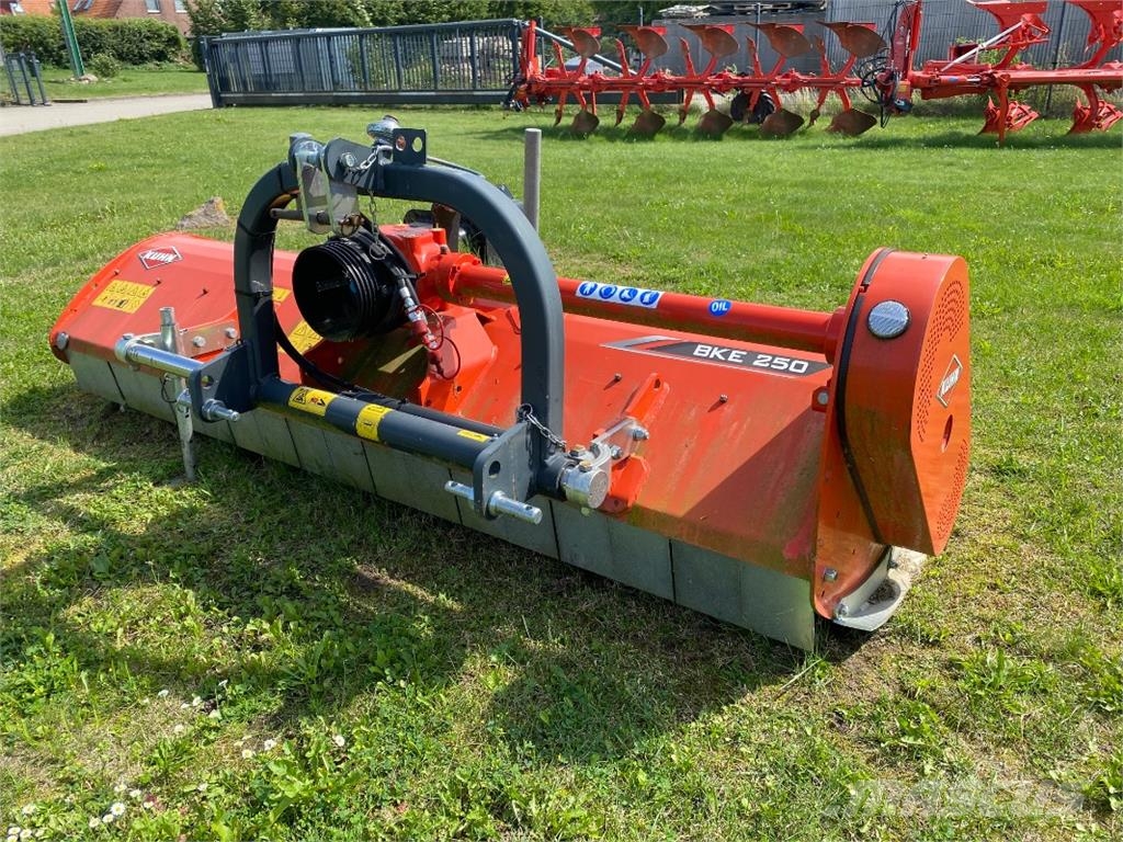 Kuhn BKE 250 معدات العناية بالأرض - غير ذلك