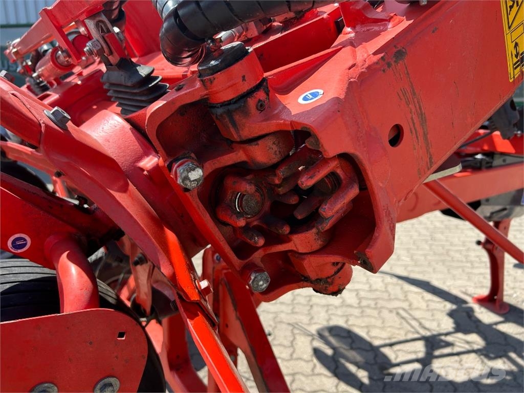 Kuhn GF 10803 T مكابس وميبسات التبن