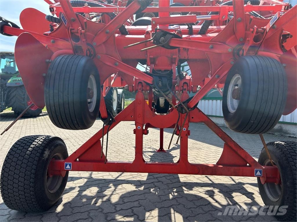 Kuhn GF 10803 T مكابس وميبسات التبن