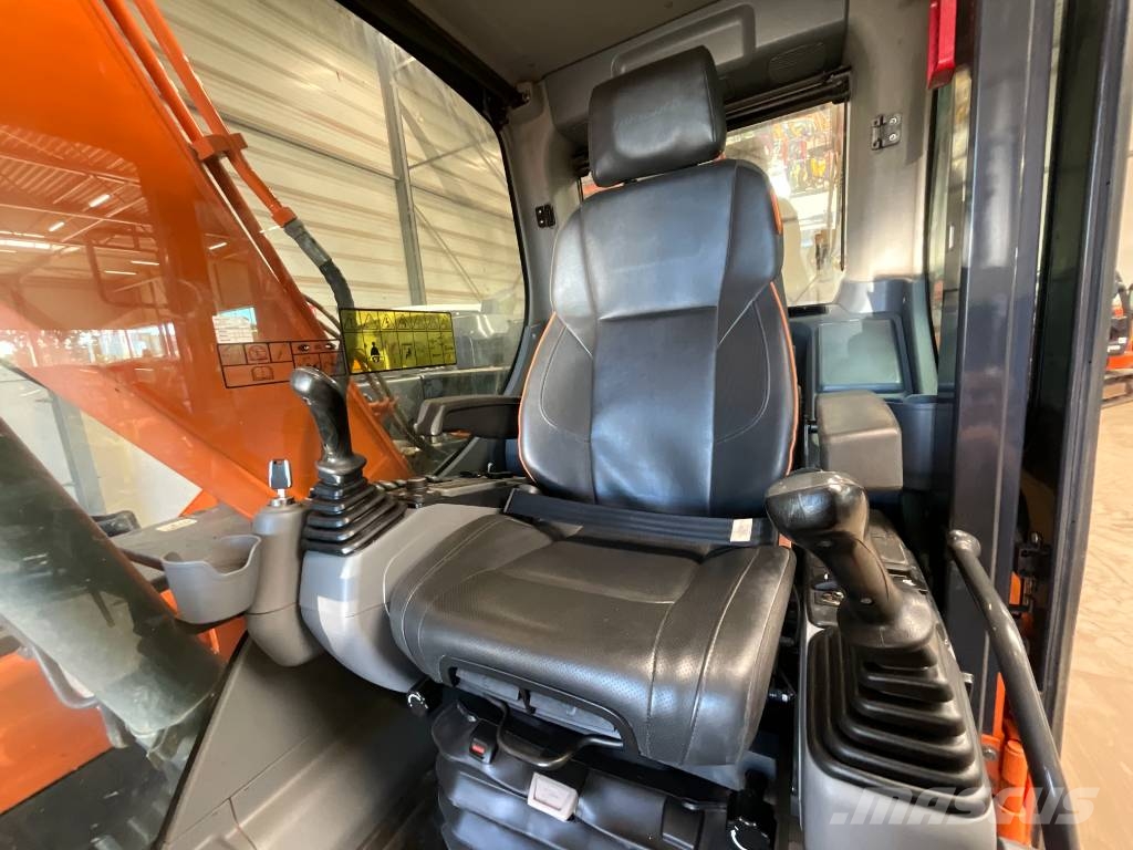 Doosan DX 140 LC-7 حفارات زحافة