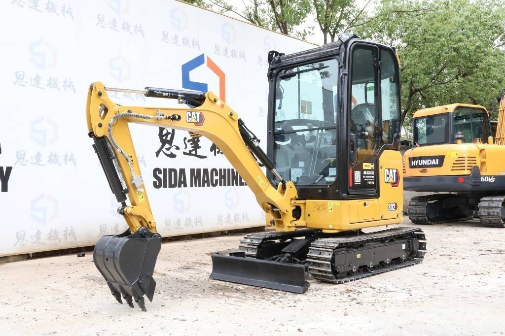 CAT 302 小型挖掘机