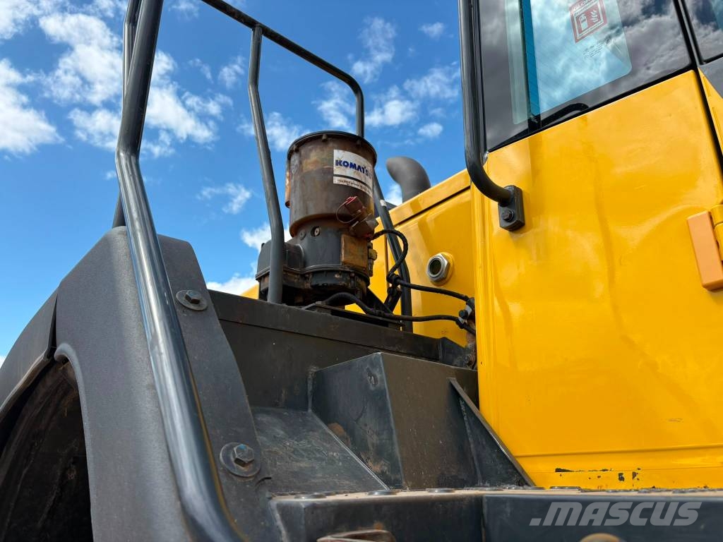 Komatsu WA380--8E0 Rataslaadurid
