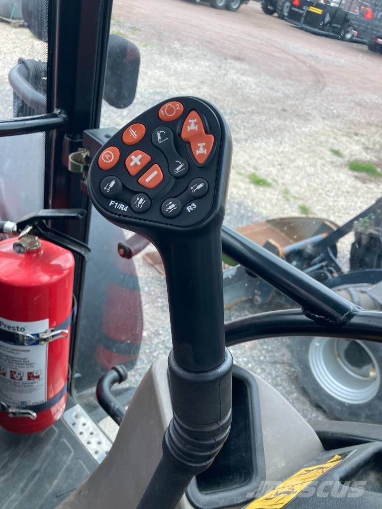 Case IH Farmall 105 U PRO FL Tractors