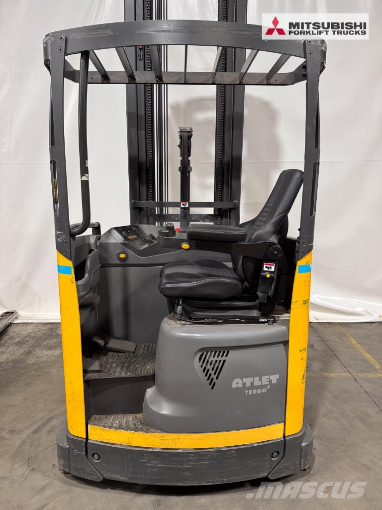 UniCarriers 200 DTFVRF 895 UMS - 5304 Std. Reach trucks