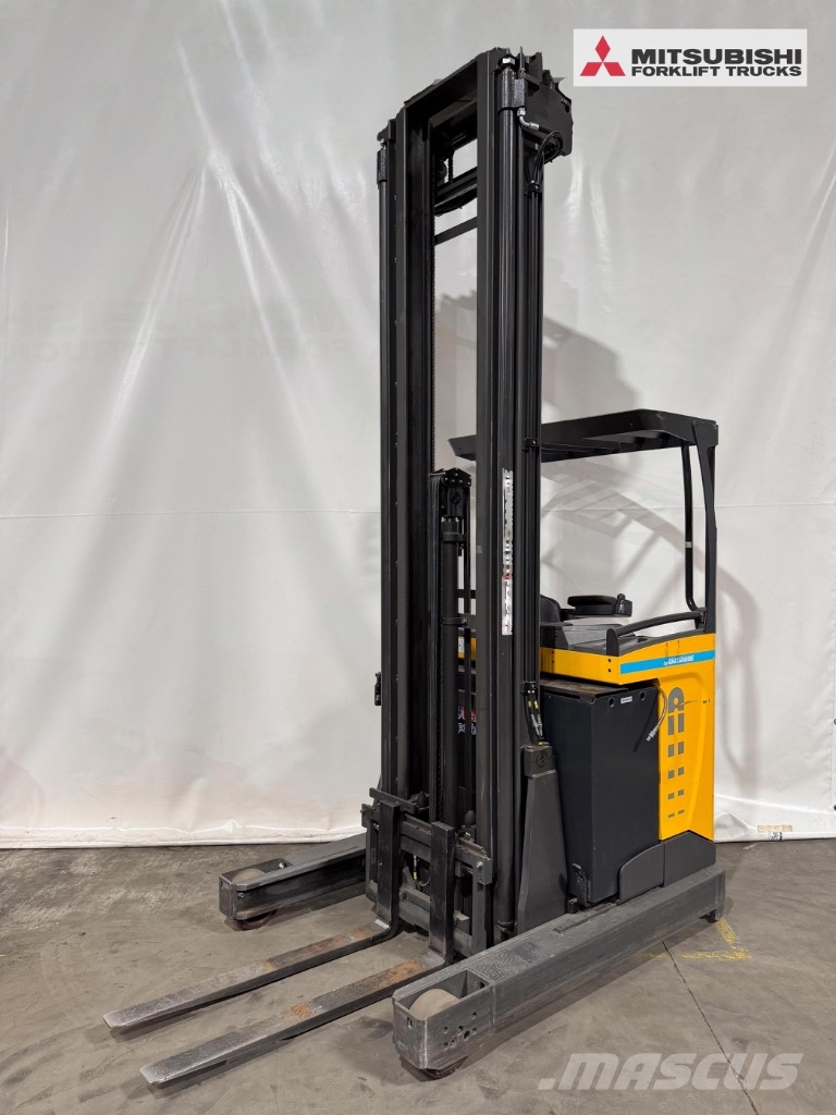 UniCarriers 200 DTFVRF 895 UMS - 5304 Std. Reach trucks