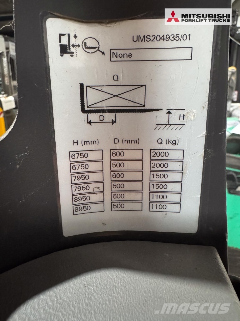 UniCarriers 200 DTFVRF 895 UMS - 5304 Std. Reach trucks