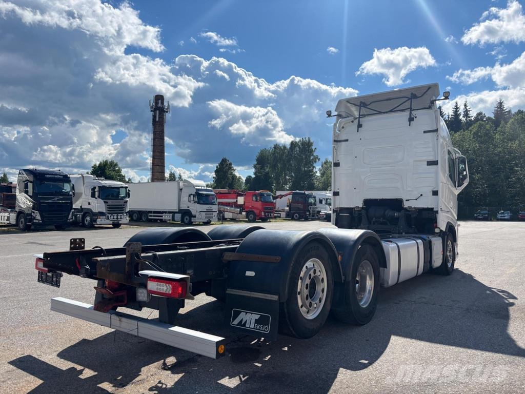 Volvo FH500 6x2 EURO6 + PTO Camiones con chasís y cabina