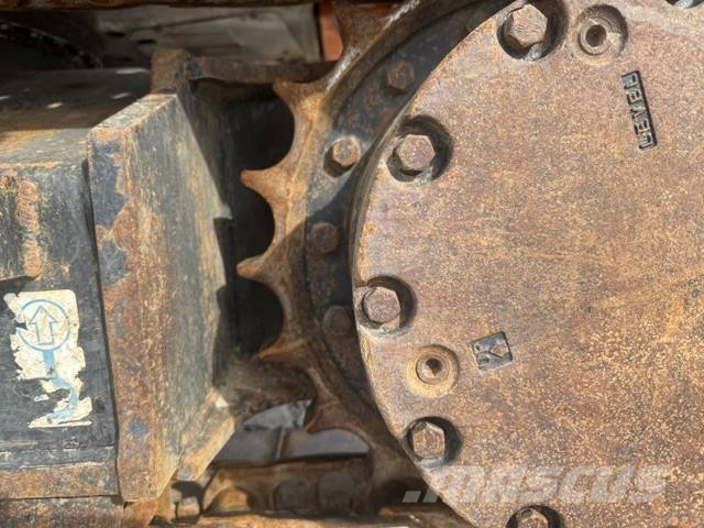 Hitachi ZX135US-6 حفارات زحافة