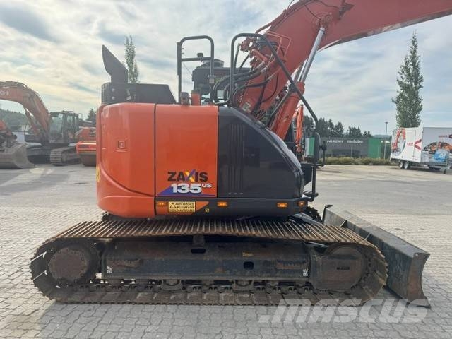 Hitachi ZX135US-6 حفارات زحافة