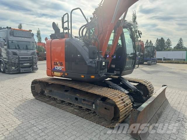 Hitachi ZX135US-6 حفارات زحافة