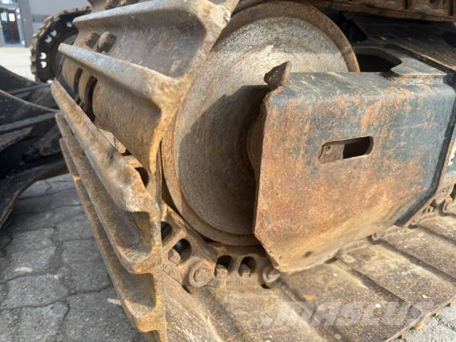 Hitachi ZX135US-6 حفارات زحافة