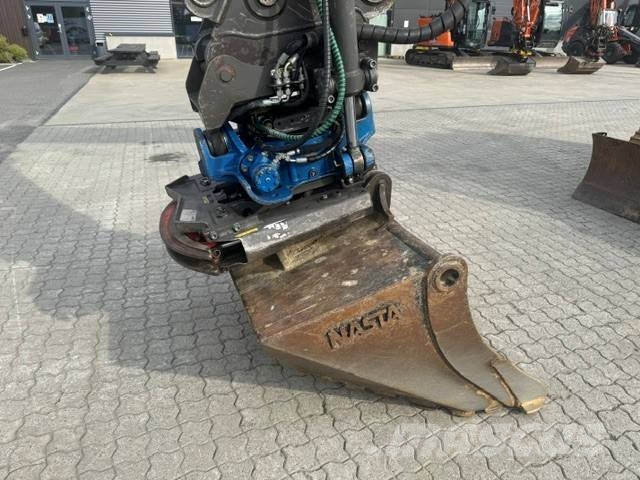Hitachi ZX135US-6 حفارات زحافة