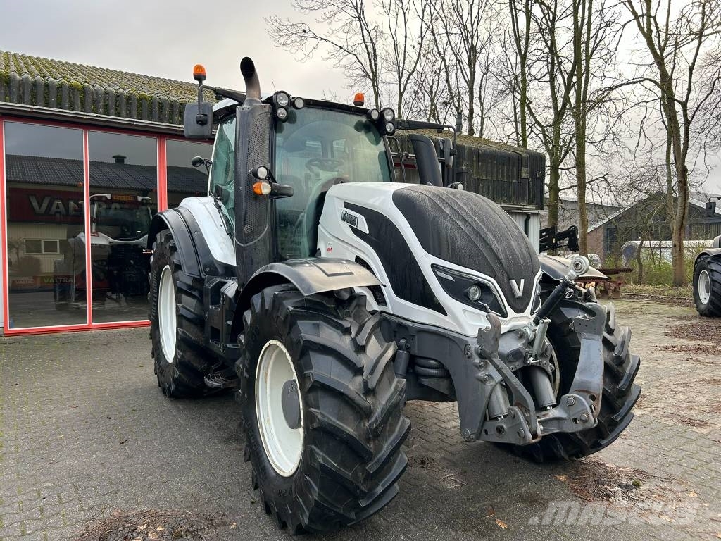 Valtra T154 Active Tractoren