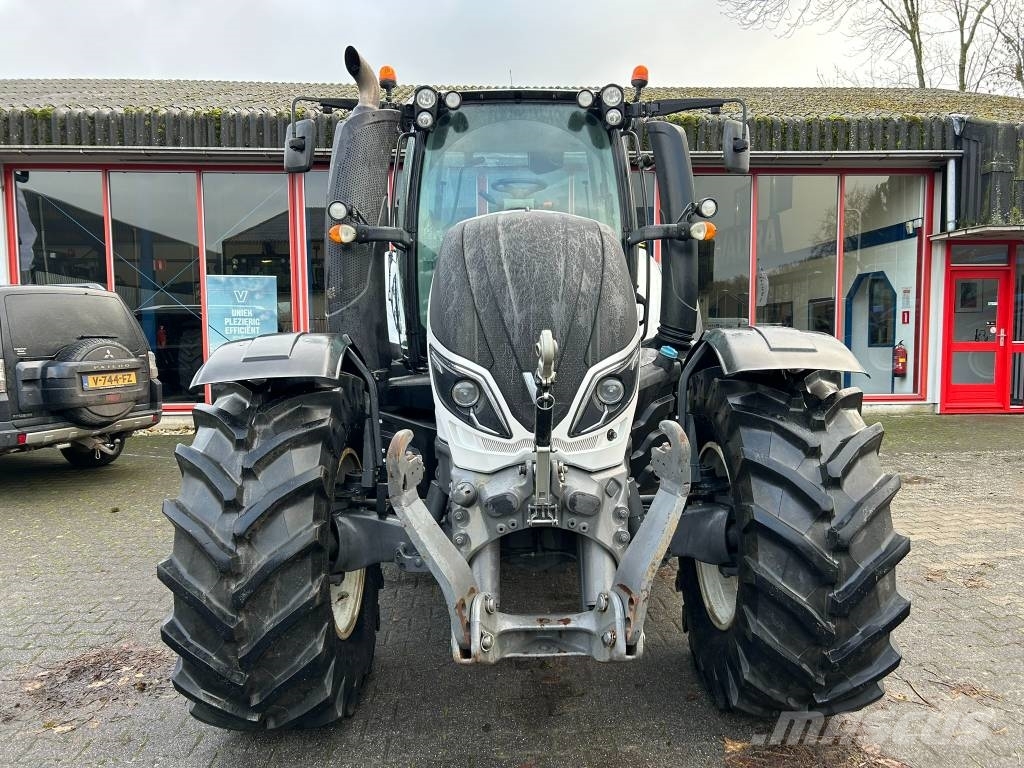 Valtra T154 Active Tractoren