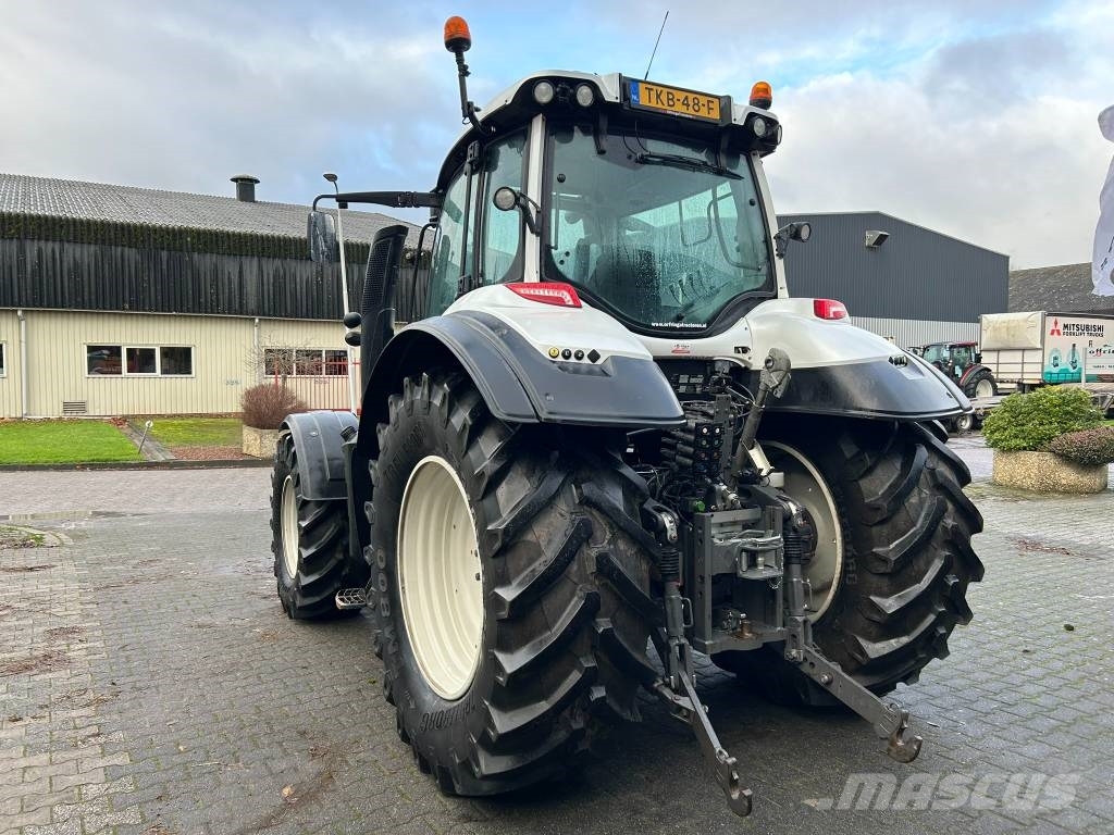 Valtra T154 Active Tractoren