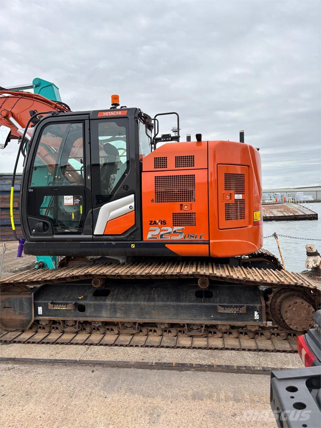 Hitachi ZX225USLC-7, VÄHÄN AJETTU, STAGE 5, TULOSSA Telakaivukoneet
