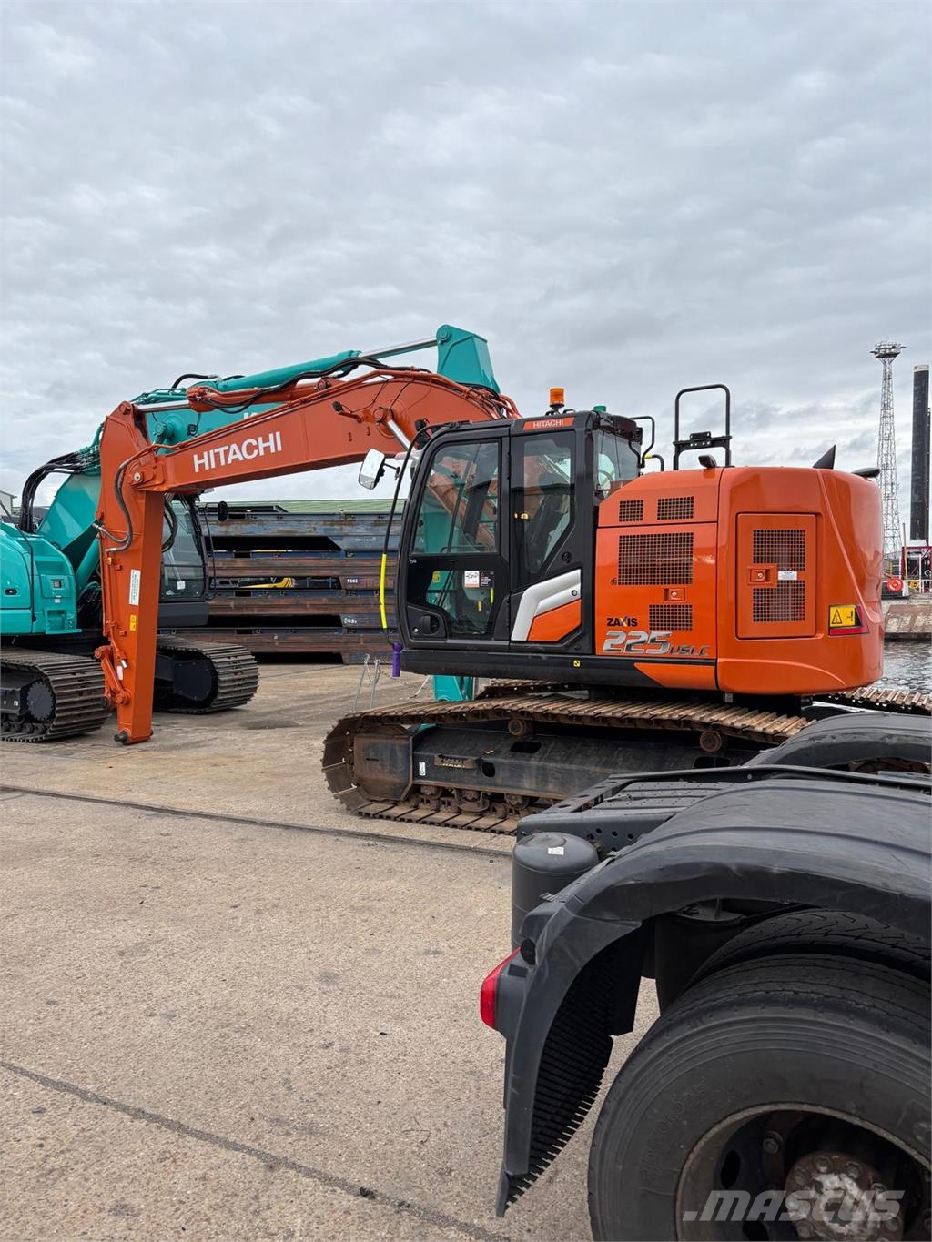 Hitachi ZX225USLC-7, VÄHÄN AJETTU, STAGE 5, TULOSSA Telakaivukoneet