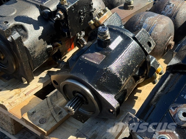 Liebherr L 580 Used hydraulic parts complet هيدروليات