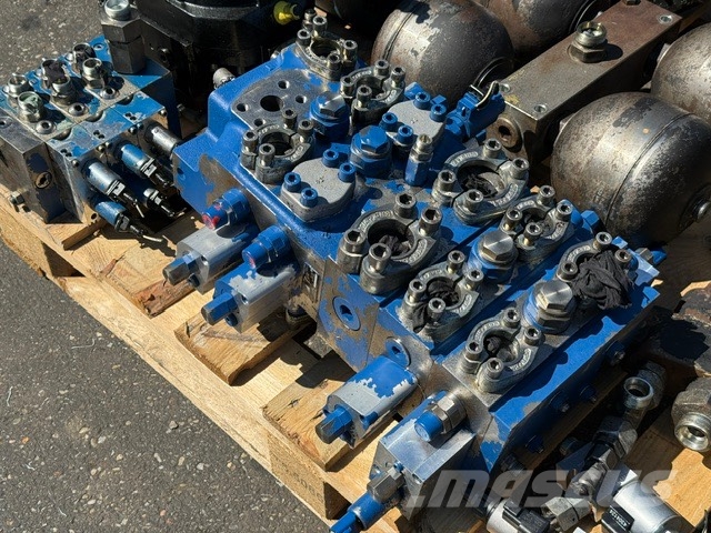 Liebherr L 580 Used hydraulic parts complet هيدروليات