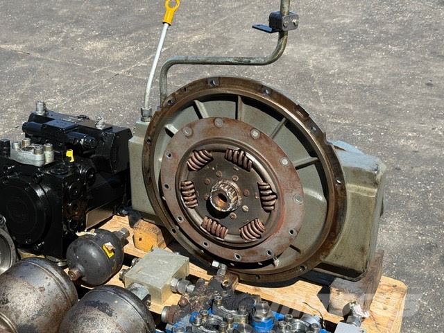 Liebherr L 580 Used hydraulic parts complet هيدروليات