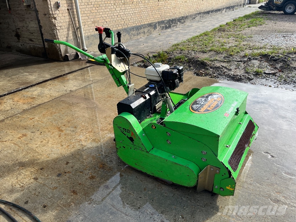R2 Garden M83 Mechanické sejačky