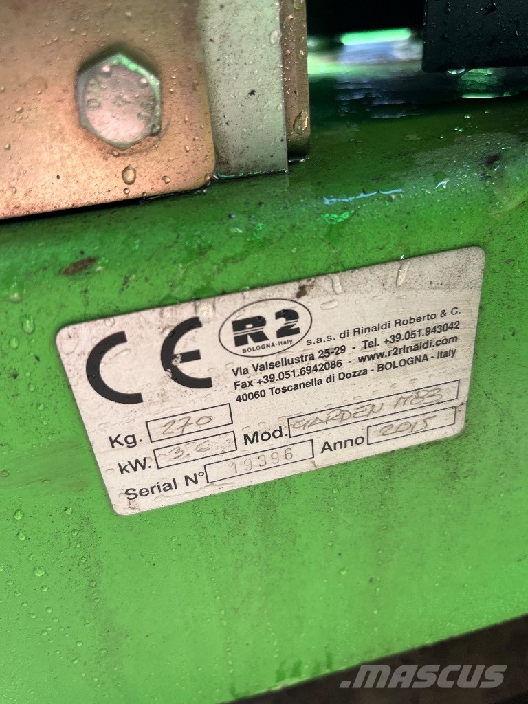 R2 Garden M83 Mechanické sejačky